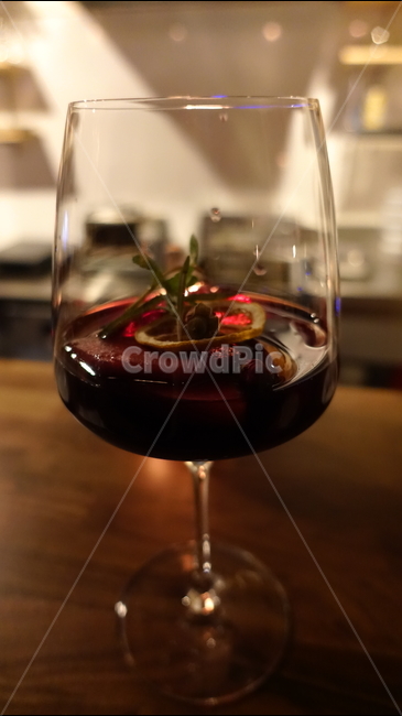 bar,pub,바,알콜,술,wine,포도주,alcohol,알코올,beverage,마실것,drink,음주,glass,유리,redwine,적포도주,와인잔