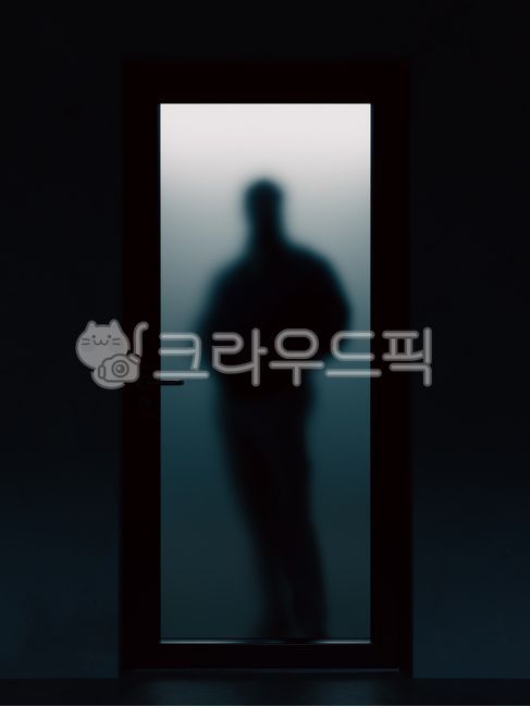 스토킹,스토커,수상한,사람,문,밖,유리창,유리,불투명,흐릿,흐릿한,실루엣,도둑,형체,검은,데이트폭력,추적,폭력,나쁜사람,범죄,의심,범죄자,이상한,의심스러운,모습,미행,공포,3d,컨셉,배경