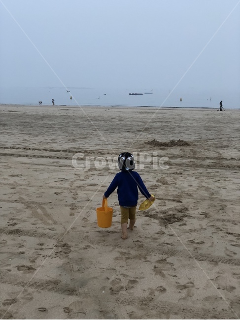 해변,아이,아기,뒷모습,바닷가,바다,모래놀이,사람,인물,인간,human,person,영유아,아기,애기,아이,infants,baby