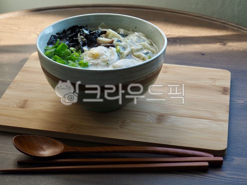 설날사진공모전,한식,한국전통음식,한국음식,떡국,떡만두국,만두국,식품,한국문화,배경,음식문화,문화,아시아음식,설날,음식,설날음식,명절,명절음식,koreanfood,koreanculture,food,background,foodculture,culture,asianfood,웰빙,웰빙음식,wellbeing,wellbeingfood,만두,한국전통,한국문화,korean traditional,korean culture,음식,식재료,요리,food,cook,meal,dishes,food reserves,한식,한국음식,한국요리,korean food,korean dishes,korean meal,korean cook