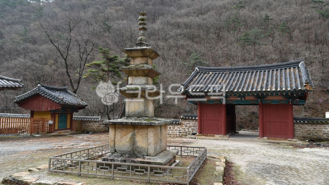 ,Treasure No 1296,threestory stone pagoda,stone pagoda,threestory,Jecheon Silleuksa Threestory Stone Pagoda,Treasure 1296,Jecheon,stone,pagoda,Chungbuk,No 1296,Silleuksa Temple,treasure,tower