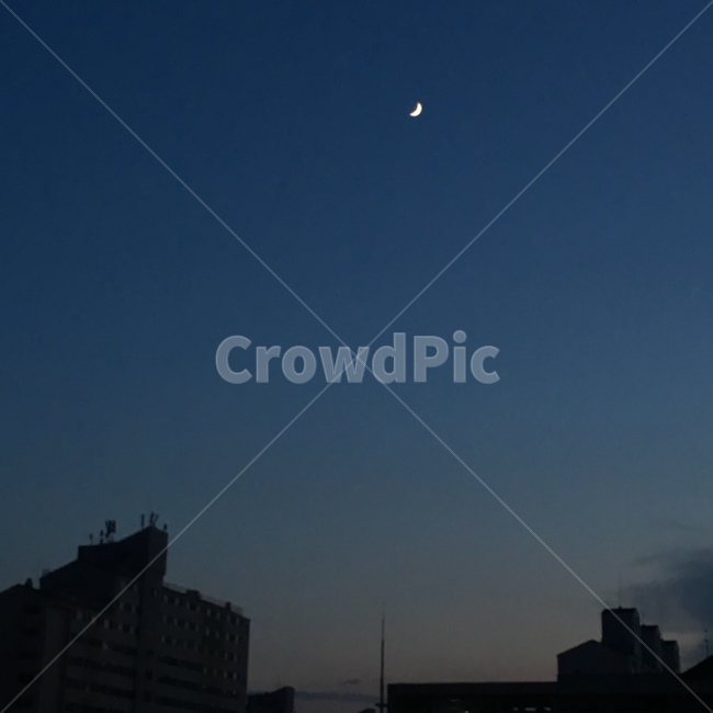 달,초승달,도시,하늘,아파트,초저녁,풍경,moon,city,sky,apartment,dusk,twilight,여름,summer