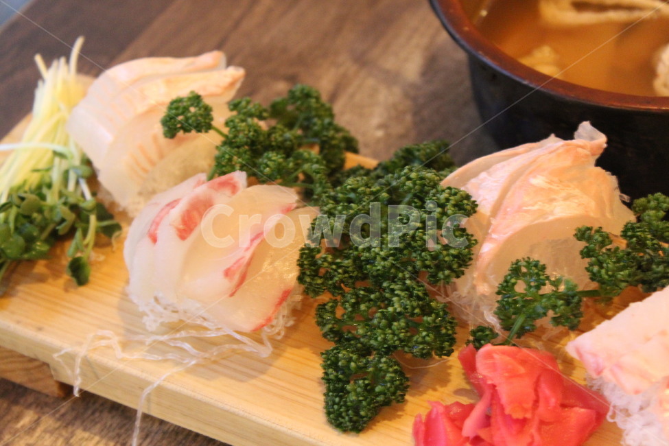 광어회,회,광어,도미,돔,신선한,물고기,생선,점심식사,저녁식사,회식,식사,맛있는,싱싱한,해산물,해물,바다,바다요리,한국,한국음식,일식,사시미