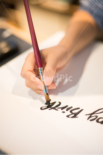 드로잉,캘리그라피,붓,붓글씨,글씨,글씨체,손글씨,취미,스케치,종이,그림붓,글쓰기,사람,인물,인간,human,person,신체일부,몸,body,예술,art,캘리그라피,손글씨,calligraphy