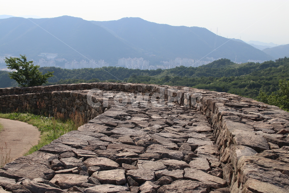 봉수대,성벽,성곽,숲속,한국,기와집,기왓집,한옥,한옥마을,돌담,등산,나들이,도보,걷기,운동,자연,돌벽
