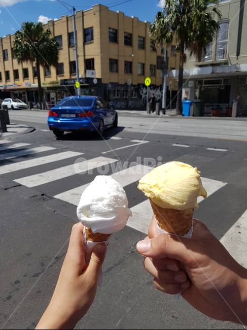 road,도로,아이스크림,icecream,맑음,노랑,하양,도시,풍경,city,landscape,디저트,간식,후식,dessert,snack