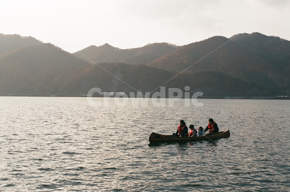 person,사람,보트,transportation,rowboat,교통,boat,강가,노