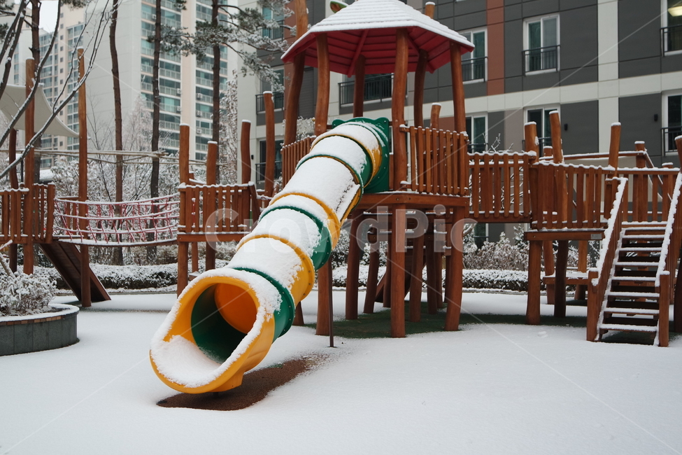놀이터,미끄럼틀,겨울,눈밭,눈,playground,slide,winter,snow,겨울,계절,winter,season,놀이공원,놀이동산,놀이터,amusement park,playground