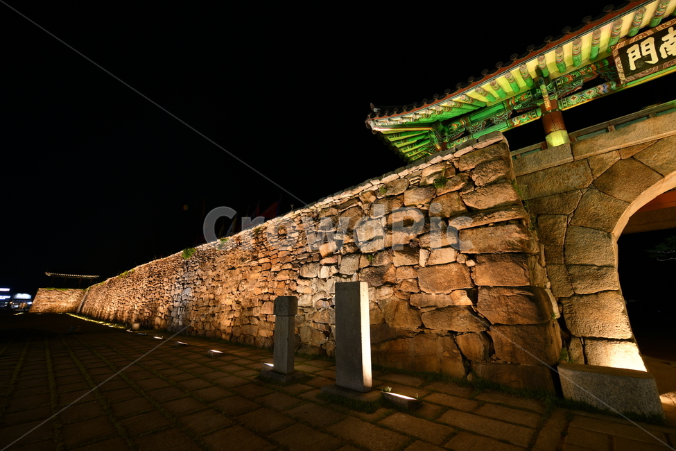 문,조명,야경,성,성곽,야경,밤,풍경,nightscape,night,landscape,한국전통,한국문화,korean traditional,korean culture,건축물,건물외관,exterior,building,structure,architecture,construction