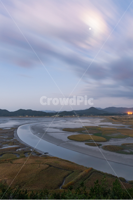 순천만,s자곡선,습지,순천만습지,달,구름,하늘,풍경,sky,landscape,blue,cloud,자연,풍경,nature,landscape,한국자연풍경,한국자연경관,korea nature landscape,outdoors,옥외,land,땅