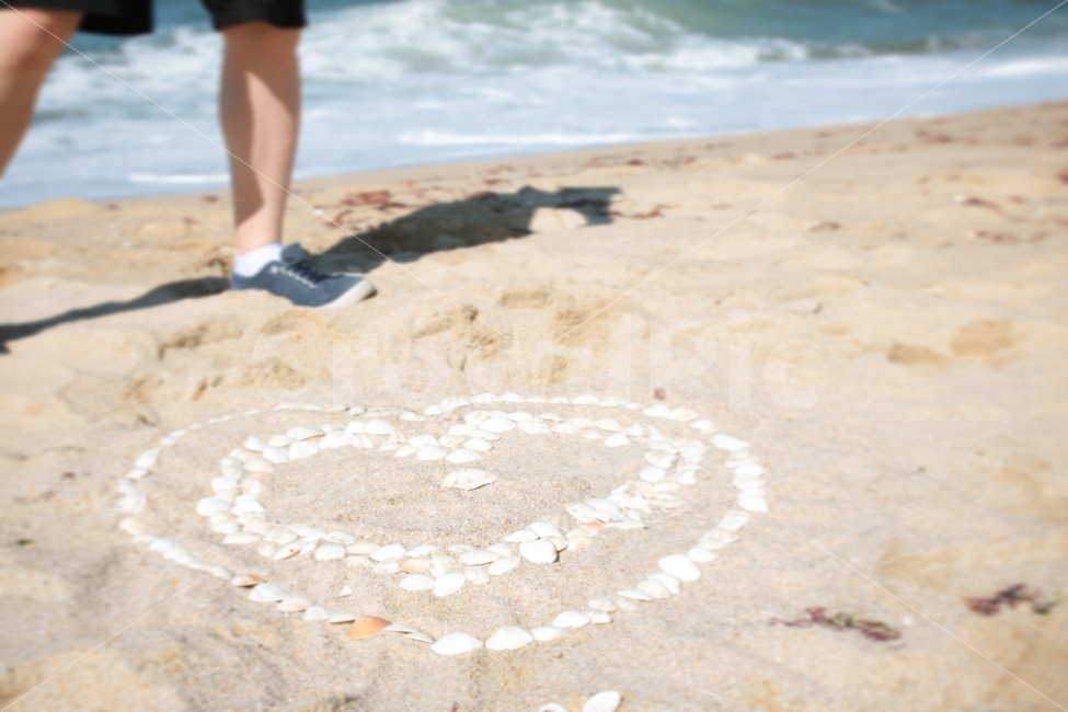 바다,사랑,하트,커플,연인,해변,조개,감성,couple,범인,해변,바다,beach,sea,사람,인물,인간,human,person,감정표현,기분,feeling,emotion,연인,커플,사랑,lover,couple,연출,컨셉,콘셉,direction,concept