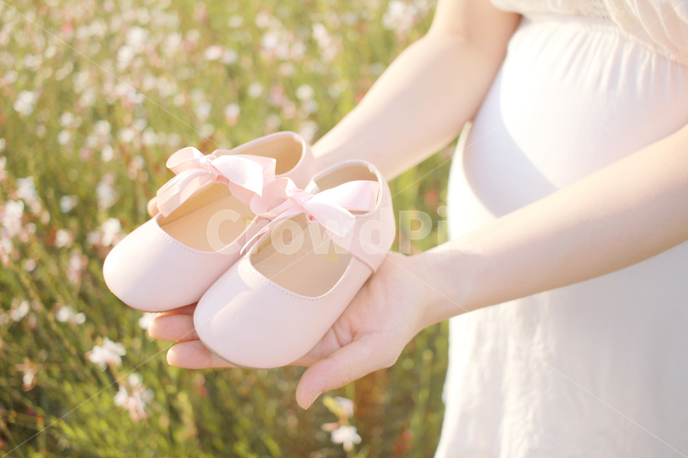 출산,출산준비,태교,만삭,임신,아기신발,아기,만삭사진,baby,사람,인물,인간,human,person,신체일부,몸,body,여성,여자,woman,female,lady,영유아,아기,애기,아이,infants,baby,패션스타일,의상,fashion,style,감성,sensible,feeling,휴식,힐링,rest,relaxation,healing,사물,물건,오브젝트,thing,object,matter