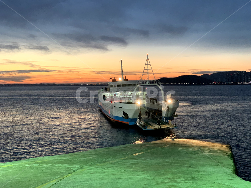 항구,배,노을,야경,선박,야경,밤,풍경,nightscape,night,landscape,교통,교통수단,traffic,transportation,boat,보트,vehicle,차량,watercraft