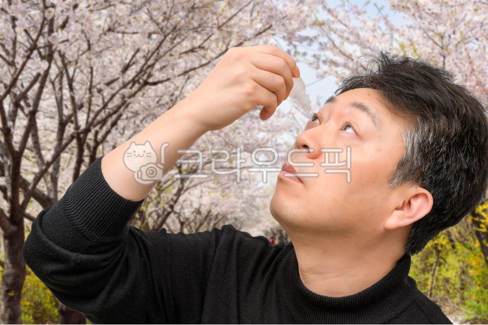 medical,Redness,pollen,Conjunctivitis,dry eye,body,Asian,eyes,eye health,life,pupil,spring,fatigue,middleaged man,inflammation,hygiene,middleaged,ophthalmology,man,spring season,human eye,hay fever,health care,hand,eye drops,conjunctival hay fever,disease