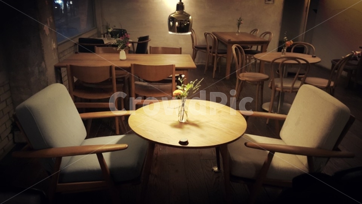 의자,조명,테이블,꽃,chair,light,table,flower,인테리어,실내디자인,interior design