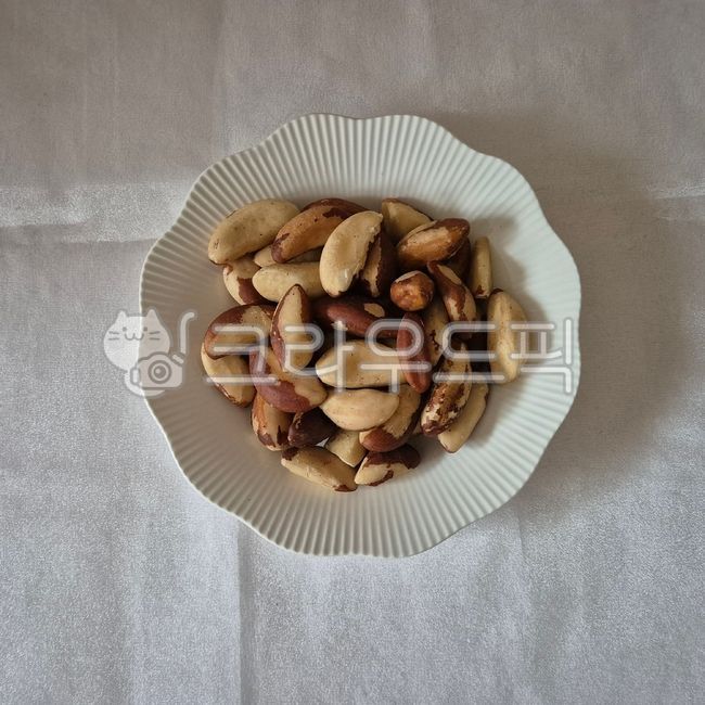 brazil nuts,nuts,snack,plate,nut,bowl,food