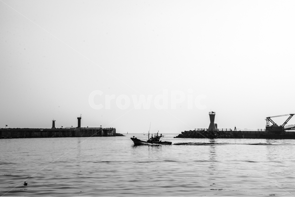 등대,바다,lighthouse,sea,해변,coast,방파제,테트라포드,tetrapod,자연,nature,풍경,landscape,배,boat,등대,lighthouse,흑백,모노톤,monochrome,black and white,transportation,교통,보트,vehicle,차량,submarine,잠수함