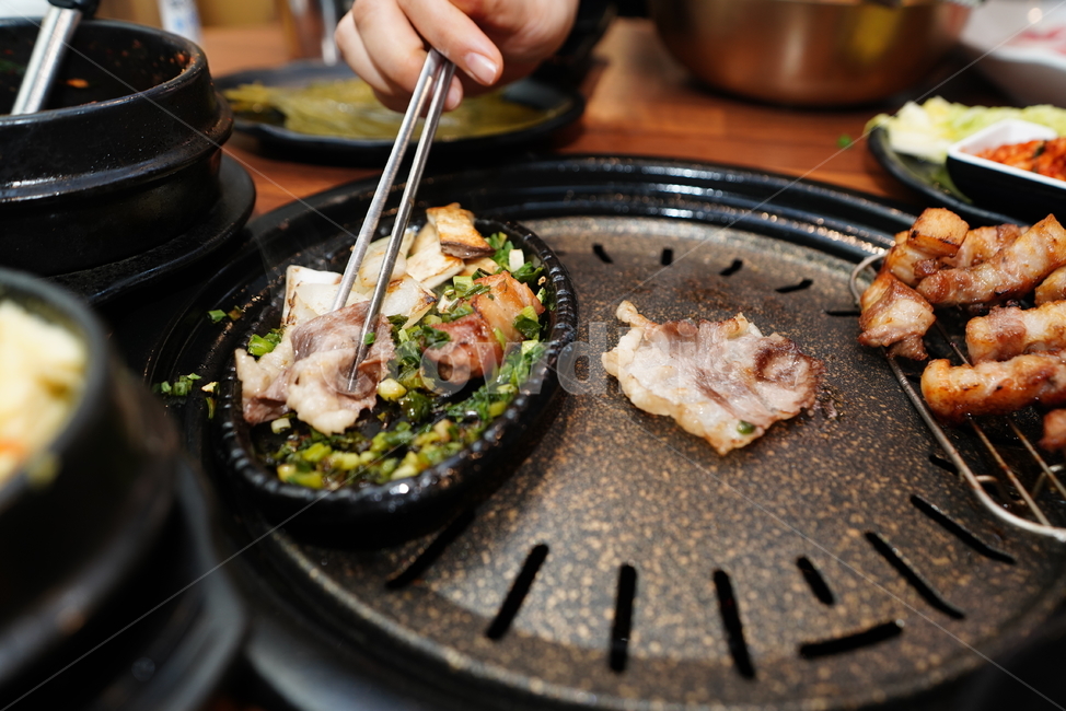 차돌박이,육류,육식,한식,구이,먹거리,안주,식사,음식,food,불판,젓가락,음식,식재료,요리,food,cook,meal,dishes,food reserves,육류,고기,meat,한식,한국음식,한국요리,korean food,korean dishes,korean meal,korean cook