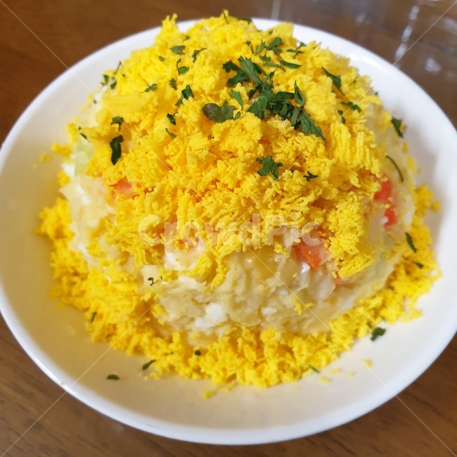 감자샐러드,요리,한식,샐러드,감자,음식,감자요리,다이어트,한끼,집밥,간편샐러드,고소한,담백한,파슬리,당근,달걀,계란,디저트,층층탑,보슬보슬,계란옷,노란색,노랑,밝은색,손님접대,상차림,기분전환,가벼운