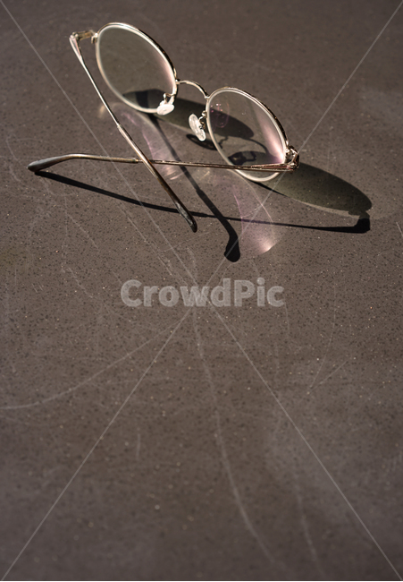 안경,안경테,사물,그림자,시력,근시,난시,glasses,사물,물건,오브젝트,thing,object,matter
