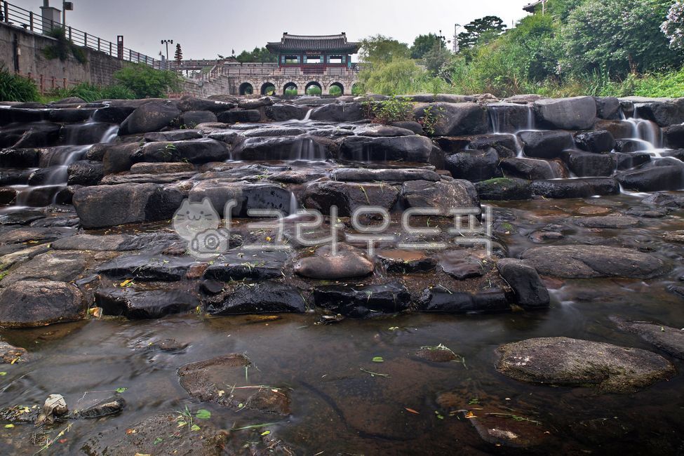 Mars,Buksumun,Hwahongmun Gate,UNESCO World Heritage Site,Suwons Eight Scenic Views,Suwon Hwaseong Fortress,Hwahonggwanchang