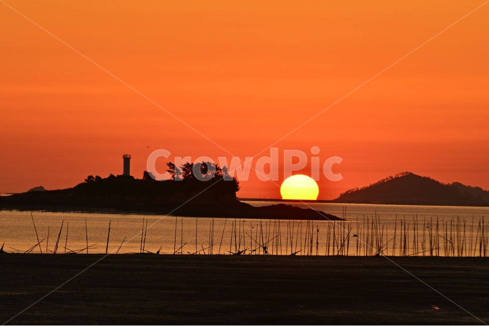 outdoors,옥외,landscape,nature,자연,scenery,sky,하늘,redsky,붉은하늘,weather,날씨,경치,경관,풍경,향화도,닭섬,등대,향화도일몰,노을,오여사,오메가,해넘이,dusk,황혼,sunset,일몰,자연,풍경,nature,landscape,한국자연풍경,한국자연경관,korea nature landscape