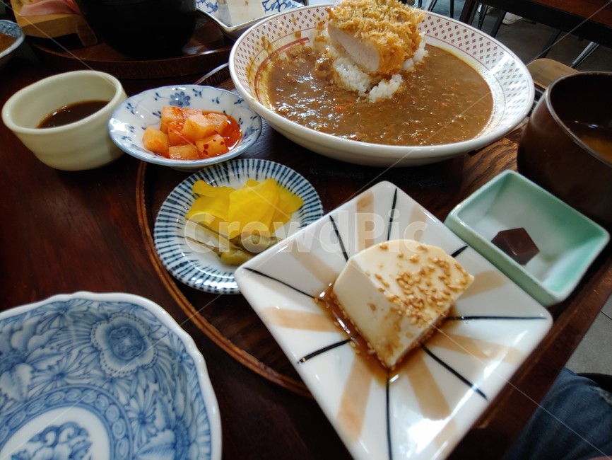 카레라이스,두부,돈가스,커리,일본가정식,음식,점심식사,메뉴,식당,맛있는,건강한,식사,meal,food,lunch,menu,table,tofu,curry,cutlet