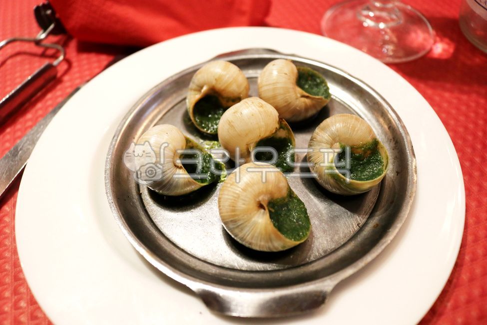 에스까르고,escargo,프랑스음식,프랑스,레스토랑,달팽이요리,dish,요리,food,음식,meal,식사,이색요리,cooking,cook,음식,식재료,요리,food,cook,meal,dishes,food reserves
