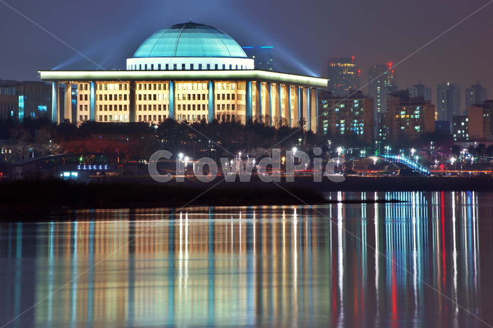 night view,reflection,Yeouido,light,Capitol,parliamentary politics,dome,Han River