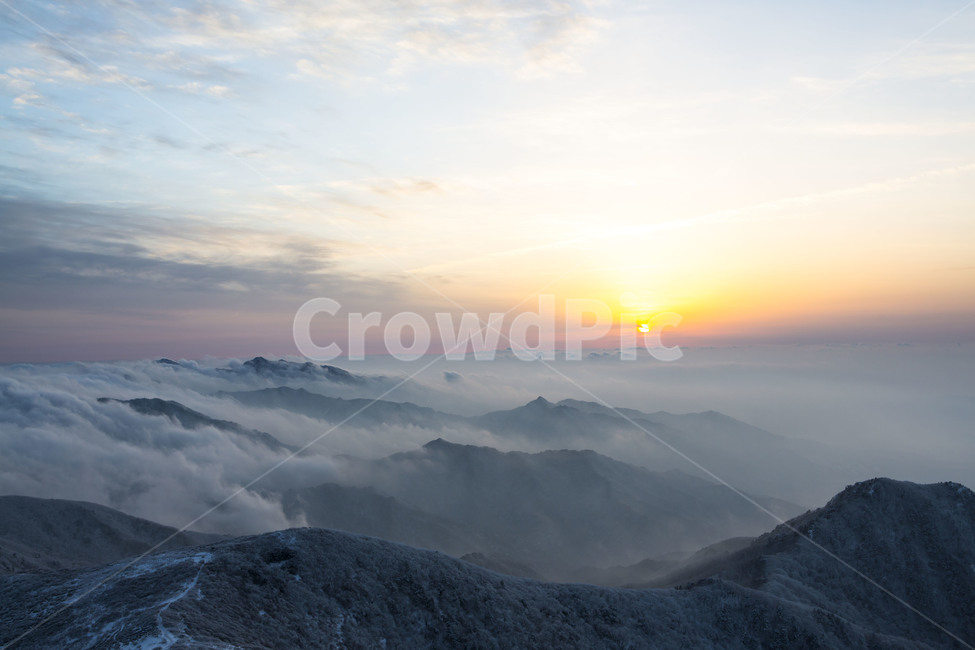 일몰,운해,석양,능선,한국의미,겨울,계절,winter,season,자연,풍경,nature,landscape,한국자연풍경,한국자연경관,korea nature landscape,outdoors,옥외,mountain,산