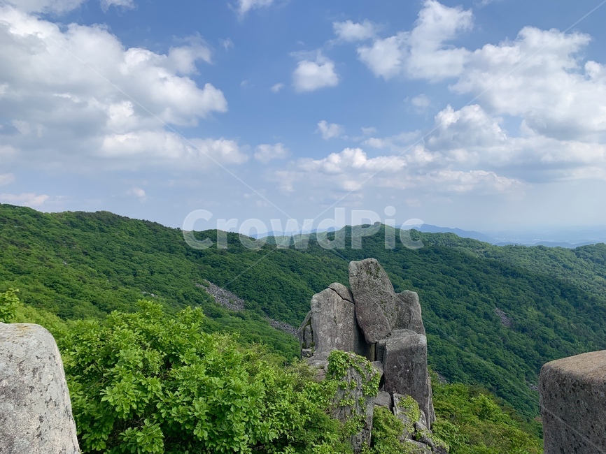 산,mountain,산정상,나무,하늘,구름,꼭대기