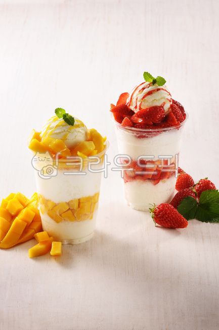 빙수,팥빙수,눈꽃빙수,애플망고,딸기,디저트,맛있는,신선,아이스크림,민트,얼음,시원한,일회용