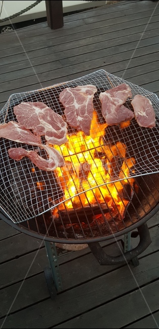 캠핑,바베큐,목살,불,펜션,음식,식재료,요리,food,cook,meal,dishes,food reserves,육류,고기,meat
