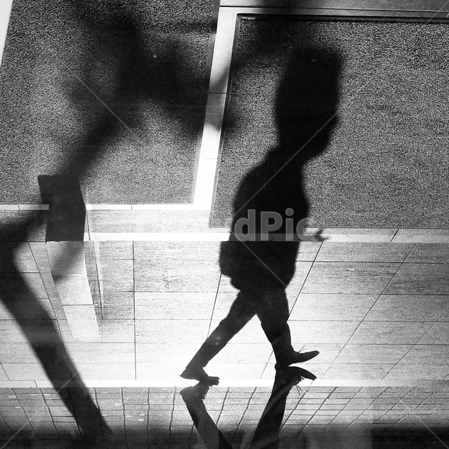 그림자,걷기,보행,출근,사람,아침,생각,인생,그림자인생,삶,흑백,모노톤,monochrome,black and white