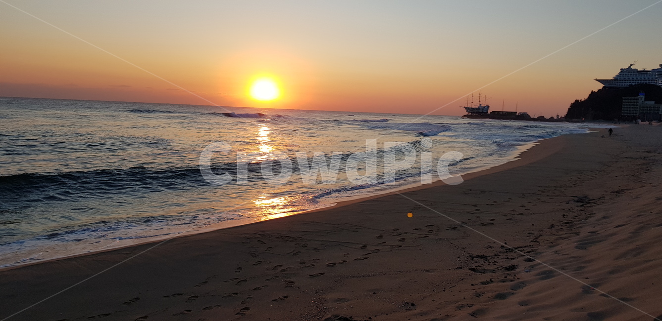 nature,자연,옥외,ocean,바다,sea,물,shoreline,outdoors,일출,태양,해,동해,자연,풍경,nature,landscape,해변,바다,beach,sea,water,대양,해안선
