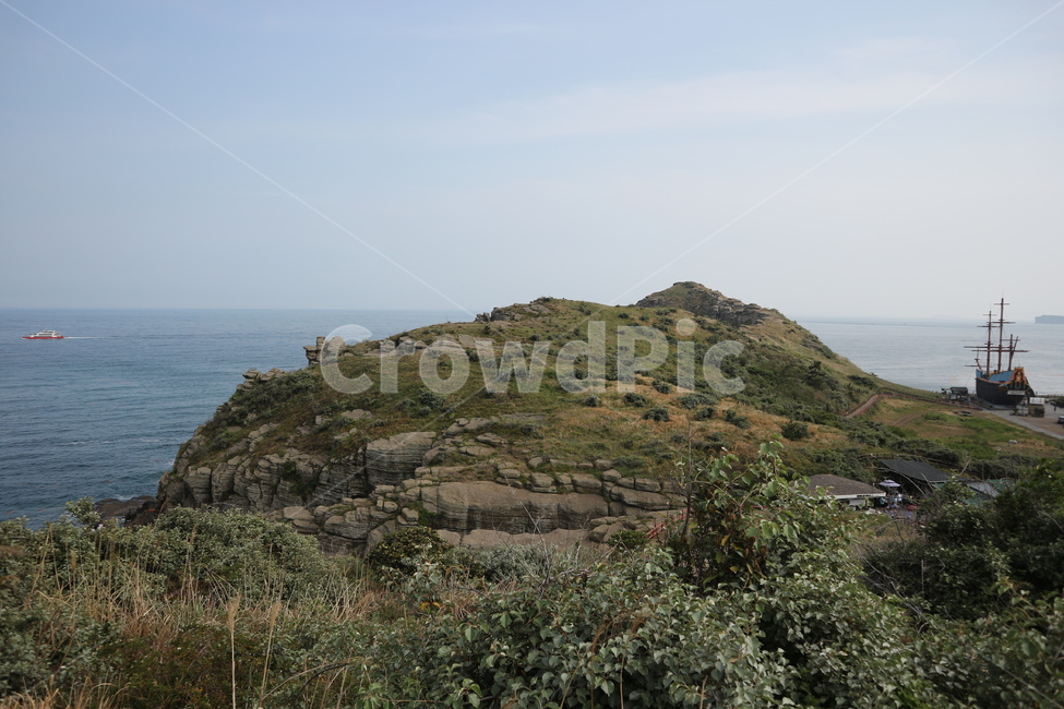 제주도,제주바다,용머리해안,산방산,산,바다,자연,풍경,화산,화산섬,섬,경치,휴가,대자연,운치,힐링,해안,배경,제주,하늘,구름,풀,잎,jeju,jejudo,sea,jejuisland,island,bacation,coast,flavor,healing,background,sanbangsan,yongmoricoast,nature,plant,volcano,cloud,돌,stone