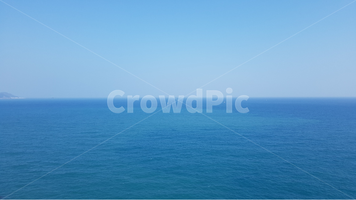 바다,바닷가,파도,해안가,수평선,자연,풍경,절경,해안도로,하늘,절벽,해안절벽,나무,윤슬,물거품,부산,이기대,해파랑길,겨울바다,파란색,바위,자연,풍경,nature,landscape,outdoors,옥외,ocean,대양,sea,water,물