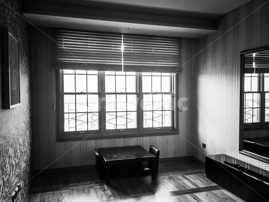 방,창문,호텔,리조트,흑백,room,window,hotel,resort,blackandwhite,black,dark,흑백,모노톤,monochrome,black and white,인테리어,실내디자인,interior design