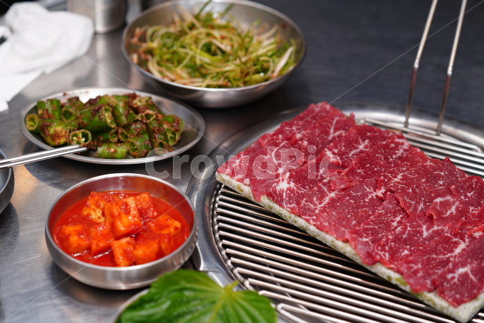 음식,육사시미,먹거리,안주,소고기,한우,육류,육식,컬러,레드,한식,식사,술자리,색감,푸드,음식,식재료,요리,food,cook,meal,dishes,food reserves,육류,고기,meat