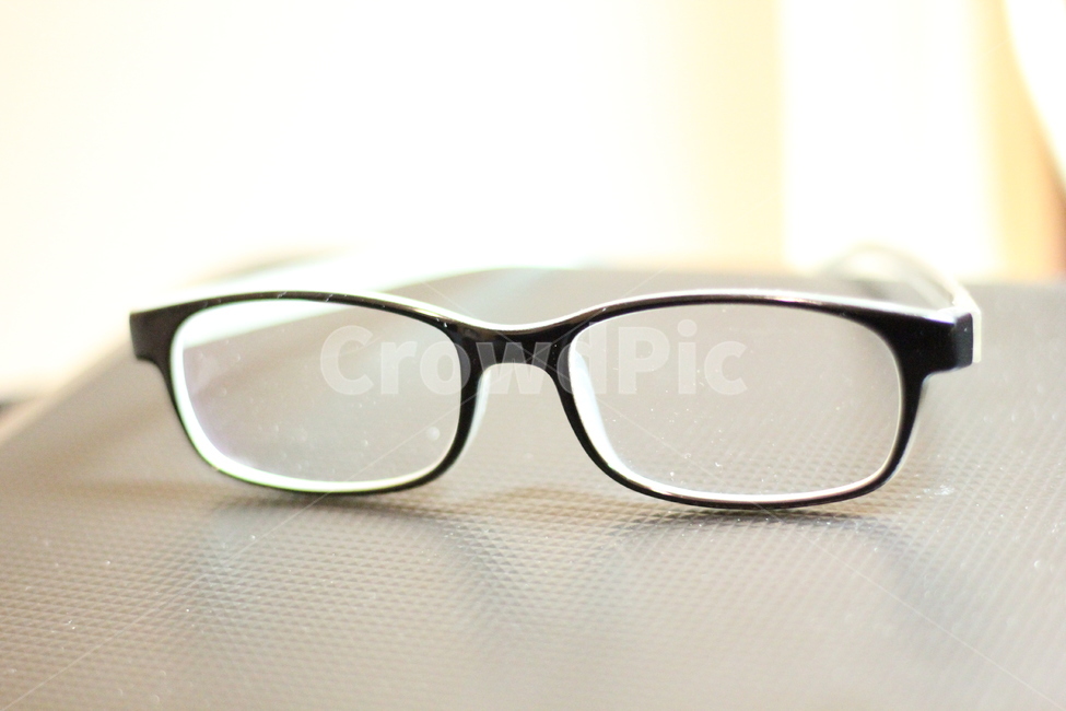 안경,뿔테,검은테,눈,초점,렌즈,안과,교정,돋보기,근시,원시,난시,glasses