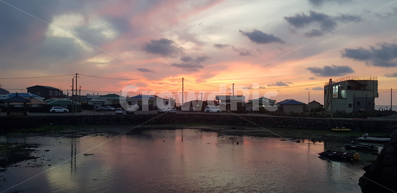 황혼,일몰,붉은하늘,outdoors,nature,산책,제주도,함덕,구름,redsky,붉은빛,저녁노을,저녁바다,저녁산책,시골마을,dawn,옥외,하늘,sunset,어둠,저녁,태양