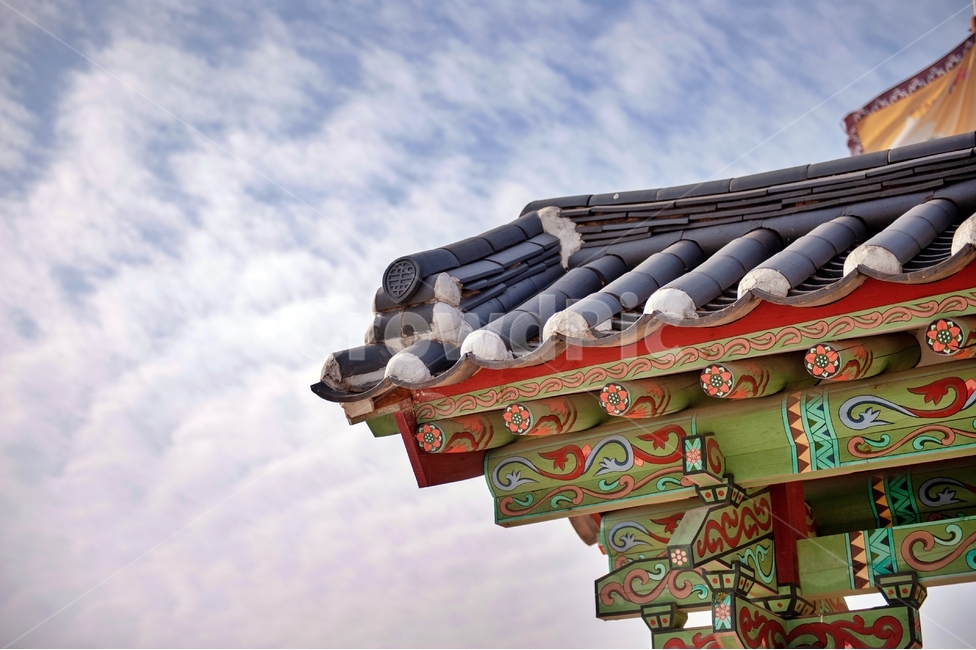 한국,단청,한국적인,사찰,절,하늘,구름,전통,풍경,한국전통,한국문화,koreantraditional,koreanculture,건축물,건축외관,처마,기와,고전,한국전통,한국문화,korean traditional,korean culture