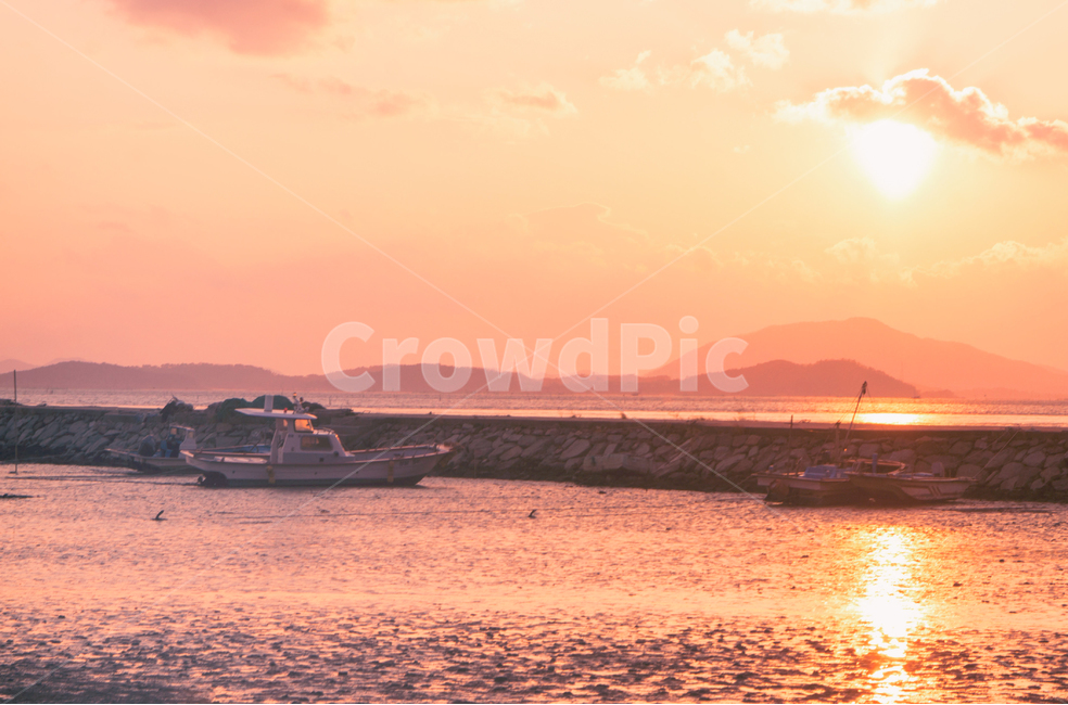 바다,일몰,갯벌,만,풍경,자연,하늘,구름,태양,해,햇빛,해안,바닷가,갈대,sea,sunset,sunfall,sunlight,bay,nature,landscape,sky,cloud,sun,항구,port,배,선박,boat,ship,자연,풍경,nature,landscape,한국자연풍경,한국자연경관,korea nature landscape,색깔,색상,색채,색감,color sense,color sensitivity,feeling of color,vehicle,차량,transportation,교통,보트