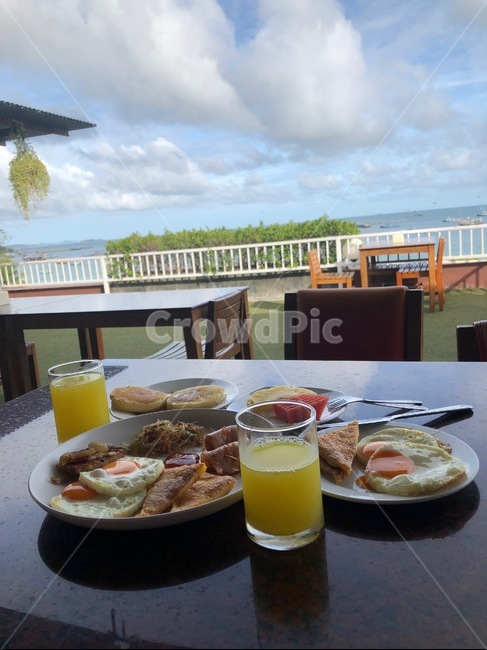 호캉스,호텔,음식,food,마실것,drink,조식,아침,아침밥,breakfast,계란후라이,오렌지주스,파타야,파타야호텔,호텔밥