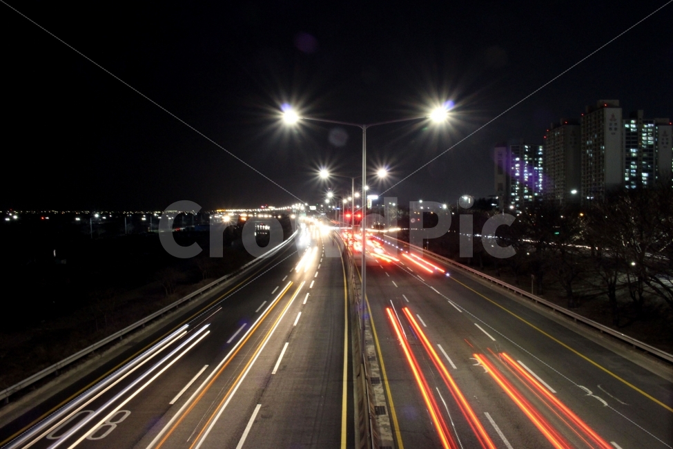 야경,풍경,육교,도로,빛,도시,도시,풍경,city,landscape,교통,교통수단,traffic,transportation,야경,밤,nightscape,night,road,freeway,고속 도로,highway,고속도로