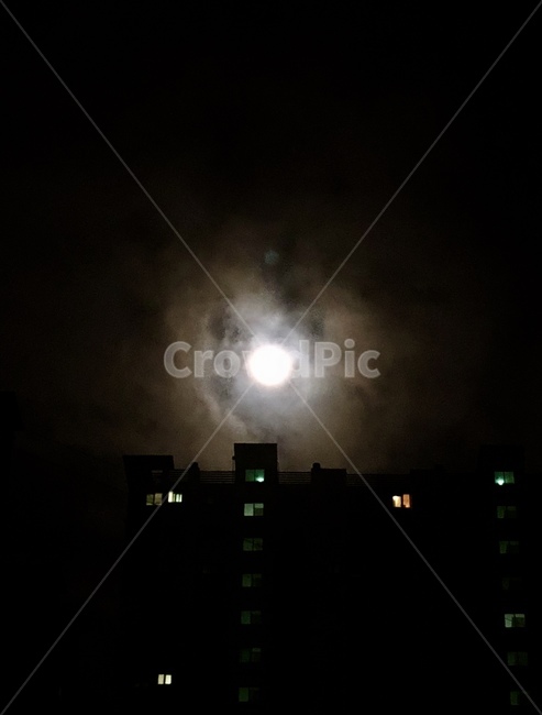 달,구름,야경,야밤,분위기,야경,밤,풍경,nightscape,night,landscape,도시,city,nature,자연,outdoors,옥외
