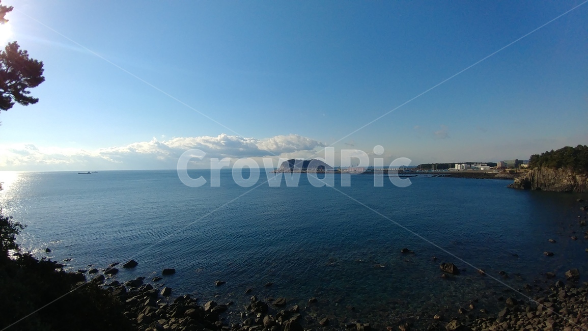 바다,배경,제주도,정방폭포,자연,자연,풍경,nature,landscape,land,땅,outdoors,옥외,shoreline,해안선,water,물,ocean,대양,sea,coast,연안,promontory,곶
