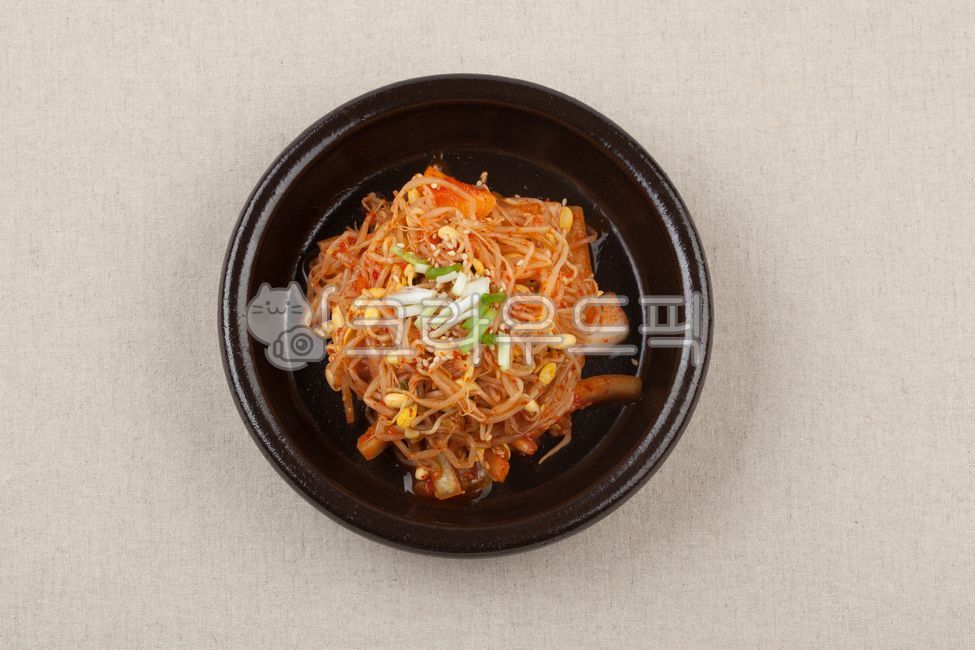 콩나물,나물,콩나물무침,무침,채소,야채,채식,날것,양념,음식,식사,식품,식료품,재료,식재료,음식재료,클로즈업,고소한,한국음식,한국문화,요리