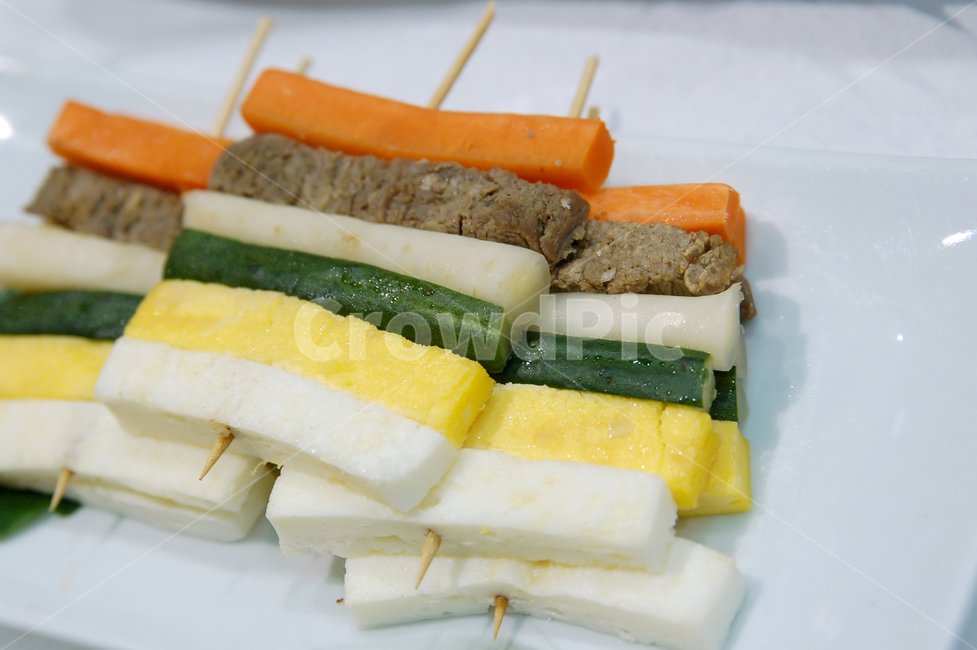 떡산적,떡,산적,꼬지,꼬치,고기,소고기,오이,야채,음식,한식,전통,한국,한국전통,전통음식,명절,추석,설날,명절음식,음식,식재료,요리,food,cook,meal,dishes,food reserves,한식,한국음식,한국요리,korean food,korean dishes,korean meal,korean cook