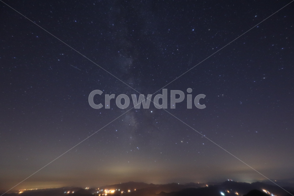 밤,별,은하수,배경,별똥별,하늘,밤하늘,star,night,galaxy,background,shootingstar,sky,nightsky,nature,자연,outdoors,야경,밤,풍경,nightscape,night,landscape